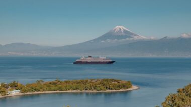 A Life at Sea, Across Asia 海上で暮らすようにアジアを巡る その土地に流れる、 時間と文化を味わう旅へ
