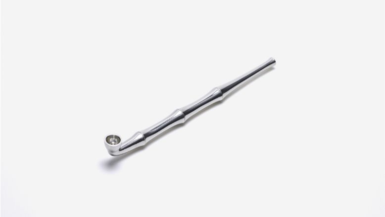 時を吸い、意匠を愛でる キセルという芸術品